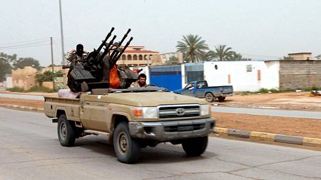 AFP: Tripolin valtausta yrittävän kenraalin joukot julistivat vallanneensa useita alueita