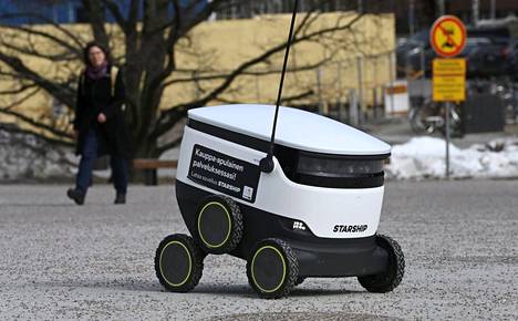 Kuluttajille tarkoitettua ruoan robottikuljetuspalvelua esiteltiin Espoossa 12. huhtikuuta.