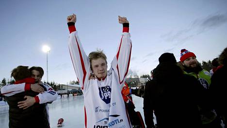 JPS voitti historiansa ensimmäisen jääpallomestaruuden – vanha mestari Veiterä kaatui kotikentällään