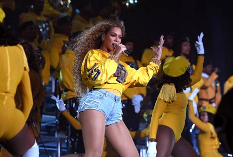 Yksi tärkeä merkkipaalu Levi’sin nousussa oli, kun supertähti Beyoncé käytti Levi’sin farkkushortseja vuonna 2018 Coachella-musiikkifestivaaleilla.