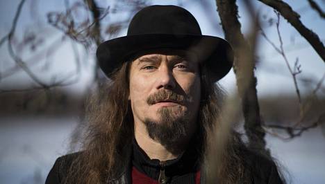 Kiteeläinen muusikko ja musiikkituottaja Tuomas Holopainen tunnetaan erityisesti Nightwish-yhtyeen kosketinsoittajana sekä yhtyeen musiikin pääasiallisena säveltäjänä ja sanoittajana.