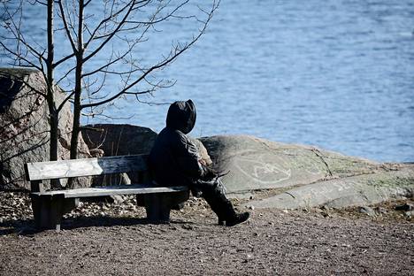 Suomessa on satojatuhansia yksinäisiä ihmisiä.