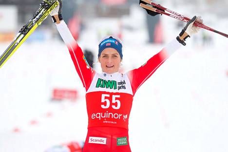 Norjan Therese Johaug on yksi historian menestyneimmistä hiihtäjistä, mutta hän ei koskaan kilpaillut alle 23-vuotiaiden MM-kisoissa. Kuva otettu marraskuussa 2020.