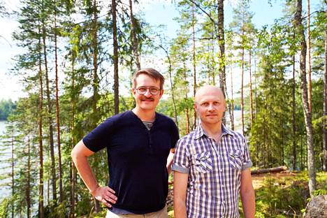 Olli-Pekka ja Sami rakennuttavat kesämökin järvimaisemiin.