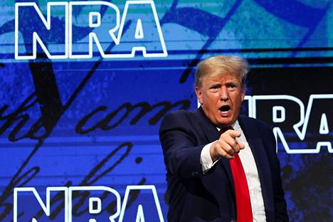 Yhdysvaltain entinen presidentti Donald Trump puhui aselobbausjärjestö NRA:n konferenssissa Texasin Houstonissa perjantaina.