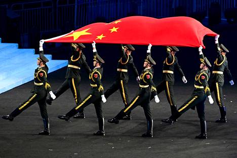 Soldiers from the Chinese People’s Liberation Army brought the country’s flag to the Beijing Olympic Stadium at the opening ceremony.