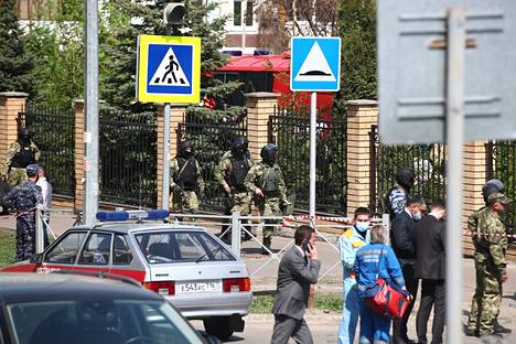 Useita ihmisiä on kuollut Venäjän Kazanissa, jossa kouluun saapunut hyökkääjä alkoi ampua. 