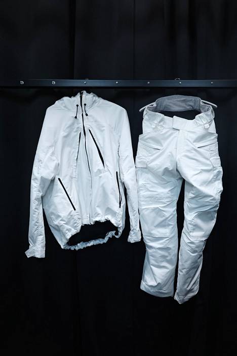 The combat outfit for cold conditions designed by Juhana Antila has an opening for changing caps.