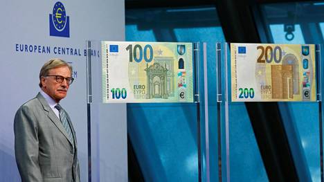 Tällaiset ovat uudet 100 ja 200 euron setelit – aiempaa kapeampiin seteleihin on lisätty turvatekijöitä