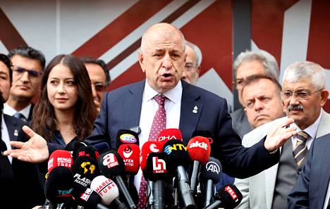 Äärioikeistolaisen voitonpuolueen puheenjohtaja Ümit Ozdag kertoi keskiviikkona Ankarassa tukevansa presidentiksi haastaja Kemal Kilicdaroglua.