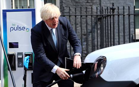 Prime Minister Boris Johnson will market the use of the electric car in front of his official residence in July. 
