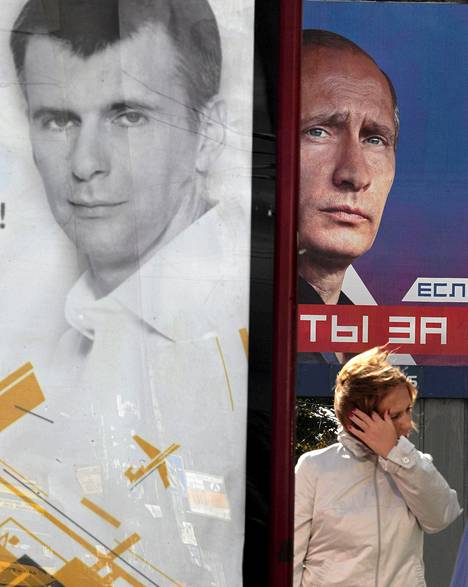 Mihail Prohorovin ja Vladimir Putinin vaalimainokset olivat rinnakkain Pietarissa syyskuussa. 