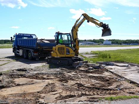 Helsingin kaupunki repi kesäkuussa ylös Malmin lentoaseman vanhojen kiitoratojen osia. Sittemmin kaupunki pahoitteli tapahtunutta. 
