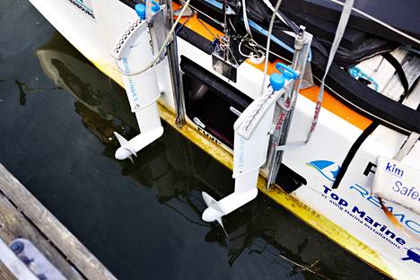 Ari Känsäkoski's boat, which participated in the Global Solo Challenge, is powered by water turbines.