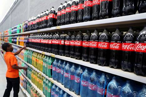 Coca-Cola Company yrittää vähentää öljypohjaisen muovin käyttöä pakkauksissaan lähivuosina.