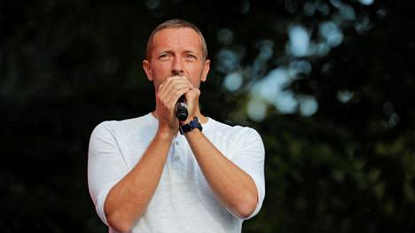 Coldplay-yhtye huolestui kiertueiden vaikutuksista ilmastoon ja luopuu levynjulkaisu­kiertueestaan