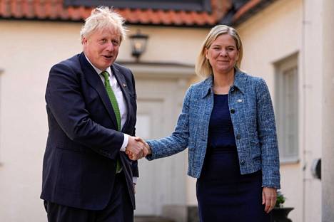 Britannian pääministeri Boris Johnson ja Ruotsin pääministeri Magdalena Andersson  Harpsundissa keskiviikkona. 