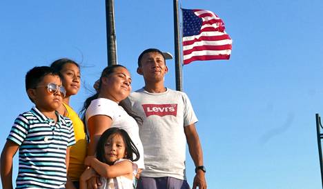 Hondurasilaisen Maria Reyesin perheen vaiheita on seurattu Pertti Pesosen reportaasisarjassa. Heidän vaarallinen matkansa kohti Yhdysvaltoja päättyi onnellisesti.