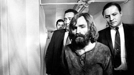 Charles Manson edusti hippiajan pimeää puolta – Murhakultin johtaja houkutteli huuruisilla puheillaan nuoria naisia järjettömään väkivaltaan mutta vältti lopulta kuolemantuomion