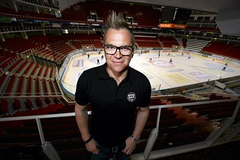 Jääkiekkoilija Petteri Nummelin palaa liigapeleihin silmävammansa jälkeen.