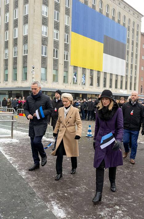 Naton pääsihteeri Jens Stoltenberg, Euroopan komission puheenjohtaja Ursula von der Leyen ja Viron pääministeri Kaja Kallas juhlistivat Viron itsenäisyyttä Tallinnassa 24. helmikuuta, joka oli myös Venäjän hyökkäyssodan alun vuosipäivä.