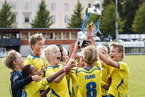 Helsinki Cupin 11-vuotiaiden poikien sarjan finaali päättyi viime vuonna Gnistanin juhliin. Loppuottelussa kaatui PK-35.