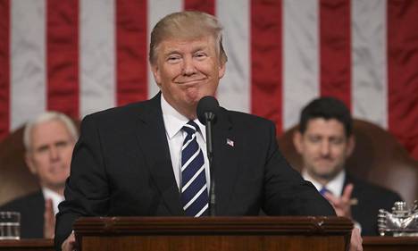 Yhdysvaltain presidentti Donlad Trumpin puhe kongressille oli pukeutumista myöten aiempaa hillitympi. Aiemmin hän on usein käyttänyt kirkkaanpunaista kravattia.