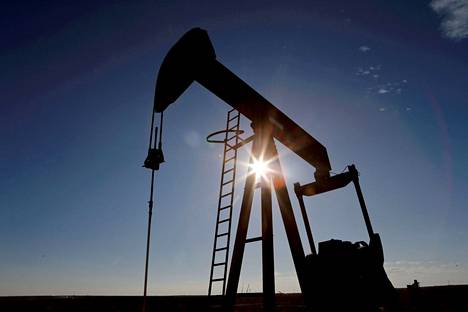 Öljyn hinta on korkeimmillaan sitten vuoden 2014. Kuvassa öljynpumppaamo Texasissa, Yhdysvalloissa.