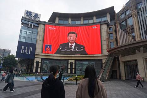 Kiinan presidentin Xi Jinpingin puhe näytettiin kansalaisille Hangzhoussa.