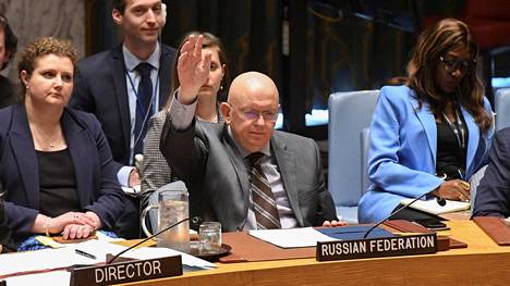 Vasili Nebenzja on Venäjän edustaja YK:n turvallisuusneuvostossa. Hän ilmoitti ainoana pidättäytyvänsä äänestämästä, kun turvallisuusneuvosto puolsi Yhdysvaltain presidentin Joe Bidenin aseleposuunnitelmaa.