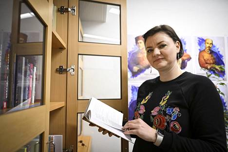 Ukrainalaisen keskuksen sihteeri Viktoria Konontšuk kertoo, että moni ukrainalainen joutuu selviämään Suomessa edelleen ilman vahvaa sähköistä tunnistautumista, mikä vaikeuttaa elämää merkittävästi.