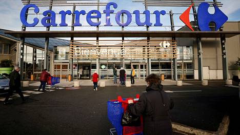 Kauppa | Tescon tuotteet poistuvat S-ryhmän kaupoista brexitin tuomien tulli­maksujen takia, tilalle ranskalaisen Carrefourin tuotteita