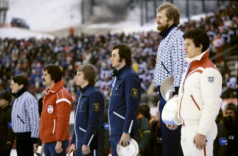 Suurmäen kuusi parasta palkintojenjaossa Lahden MM-kisoissa 1978. Vasemmalta Jouko Törmänen, Tauno Käyhkö (Kanada), Matthias Buse (DDR), Falko Weisspflog (pronssia, DDR), Tapio Räisänen, Alois Lipburger (Itävalta, hopeaa).