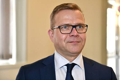 Puolustusvaliokunnan puheenjohtaja Petteri Orpo (kok). 