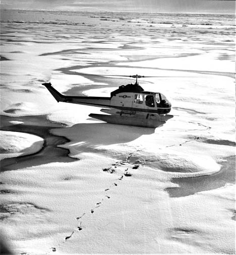 Arktista nykypäivää: helikopteri vain laivan sivulle ja kanadalainen pikakäynti Palvalla.