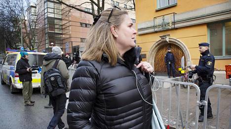 ”Helvetti, se on kuorma-auto” – Tukholman terrori-iskun oikeuden­käynnissä kuultiin hätä­puhelu iskupaikalta, syytetty myöntää tehneensä terrorismi­rikoksen
