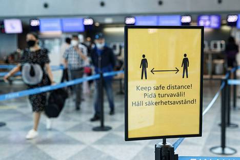 Turvaväleistä huomauttava kyltti Helsinki-Vantaan lentokentällä Vantaalla 24. kesäkuuta 2021. 