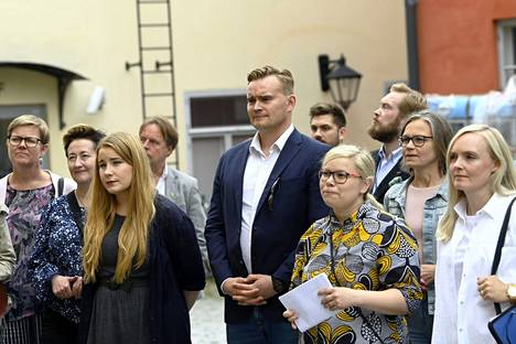 Krista Mikkonen (vas.), Hanna Holopainen, Iiris Suomela, Atte Harjanne, Saara Hyrkkö ja Maria Ohisalo vihreiden eduskuntaryhmän kesäkokouksessa Turussa 26. elokuuta 2022. 