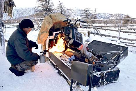 Perhe Konttinen poistui Siperian pahimpaan pakkaseen – toimittajan  ainutlaatuinen kirja tursuaa tietoa, tunnelmia ja uskomattomia matkoja -  Kulttuuri 