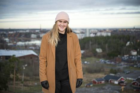 Jalkapallo | Elli Pikkujämsä oli lumilautailun teinitähti, joka joutui valitsemaan futiksen – ja se kannatti 