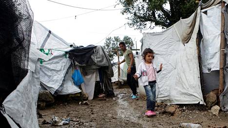 Ihmis­oikeusjärjestö: Turvapaikan­hakijoiden leirit Kreikassa ovat ”katastrofin partaalla”