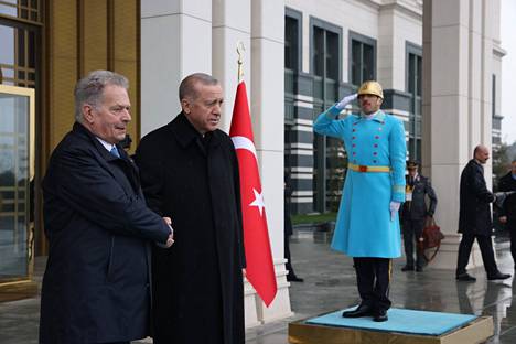 Presidentit Sauli Niinistö ja Recep Tayyip Erdoğan kättelivät viime viikon perjantaina Ankarassa.