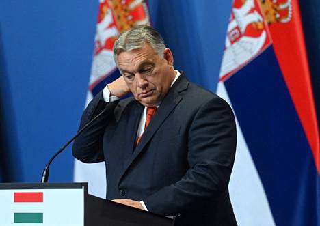 Unkarin pääministeri Viktor Orbán lehdistötilaisuudessa Budapestissa maanantaina.
