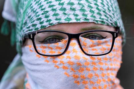 The protester was wearing a keffiyeh scarf in Dublin.