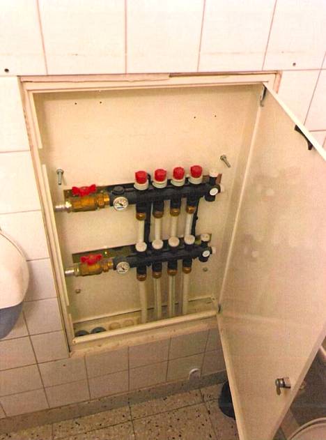 Uppsalan julkisia vessoja saatettiin hyödyntää vakoilumateriaalin välityksessä. Materiaalia jätettiin vessaan, josta toinen henkilö haki sen.