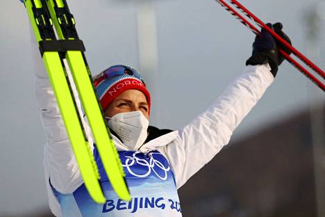 Therese Johaug voitti Pekingissä kolmannen olympialaisten kultamitalinsa.
