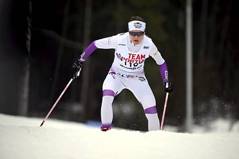 Eveliina Piippo on tällä hetkellä vahvimmilla vapaalla hiihdettävälle kolmannelle osuudelle.
