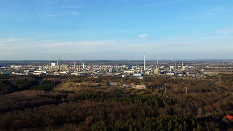 Huhtikuussa otetussa kuva näkyy Schwedtissä sijaitseva öljynjalostamo, joka on yksi Saksan suurimmista. 