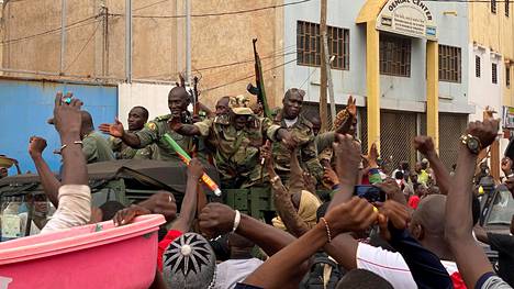 Mali | Malissa käynnissä mahdollinen vallan­kaappaus­yritys, kapinoivat sotilaat kertovat vanginneensa presidentin ja pääministerin