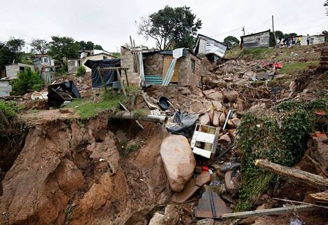 Rannikkokaupunkiin Durbaniin aiemmin tällä viikolla iskeneessä myrskyssä tiedetään kuolleen noin 400 ihmistä. Kuva Durbanista 15. huhtikuuta. 